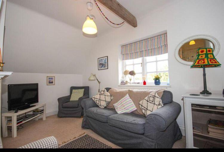 Light And Airy Central Lyme Regis Appartment With Parking Exterior photo