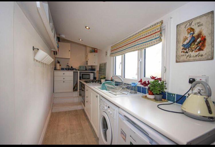 Light And Airy Central Lyme Regis Appartment With Parking Exterior photo